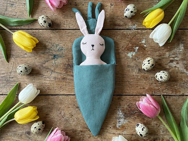 Hase im Wurzelbett - ITH-Stickdatei